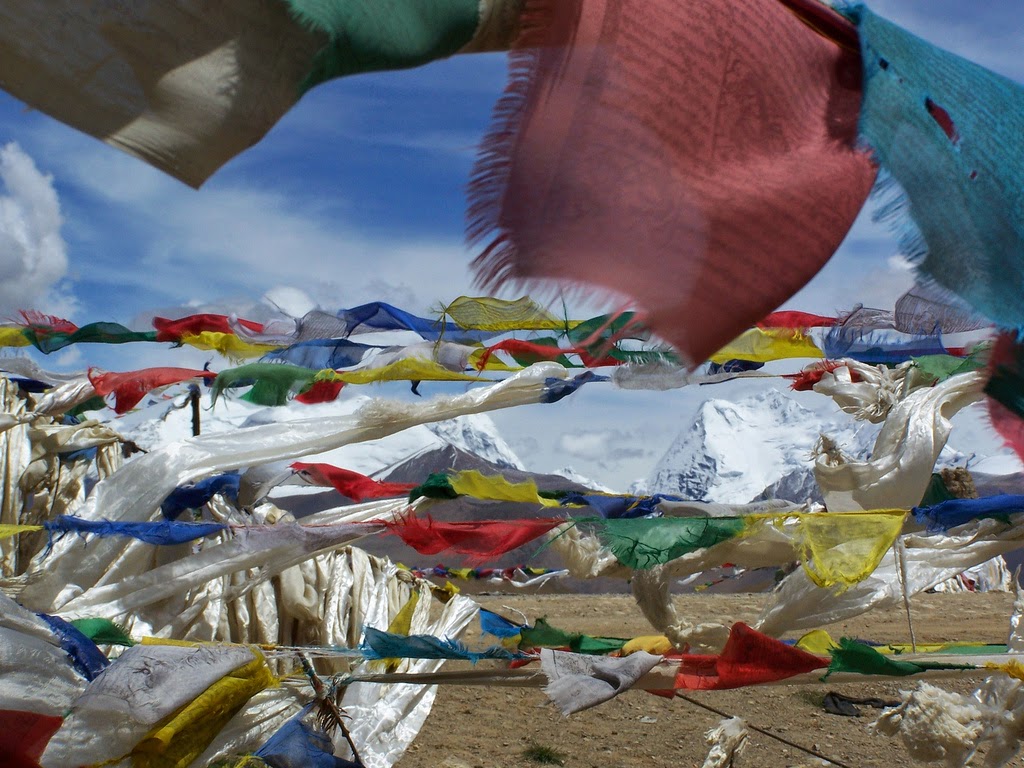 Bandierine Tibetane vietate in Tibet (Cina)