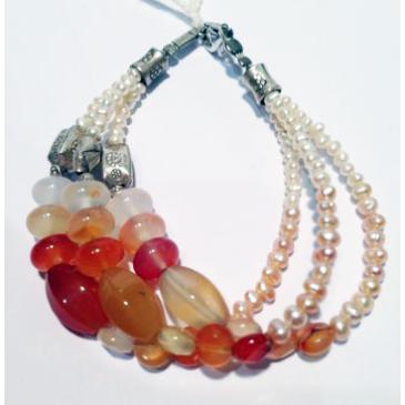 Bracciale artigianale con perle, corniola e argento thai a tre fili