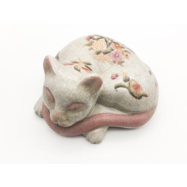 Gatto rosa sdraiato in Ceramica Cinese