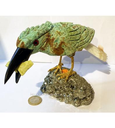 Uccello cacciatore in Crisoprasio, Calcite e Pirite