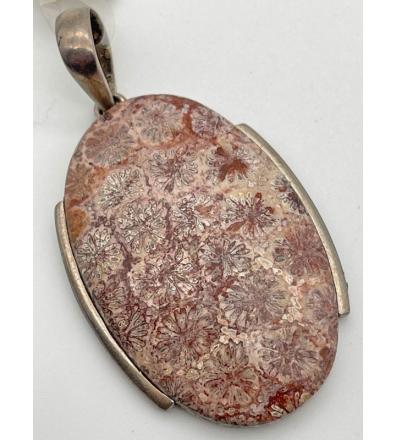 Ciondolo con Corallo Fossile ovale bombato in Argento 925