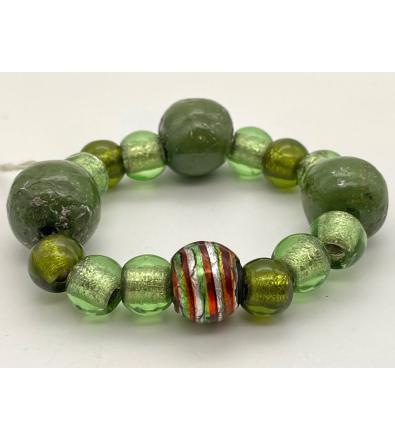 Bracciale elastico con Ceramica Raku decorata verde